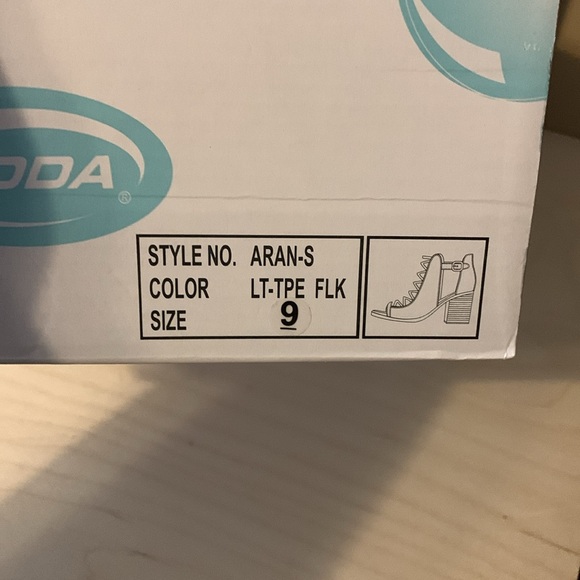 SODA Aran-s lt-taupe size 9 open toe chunky heel shoes - Picture 7 of 11